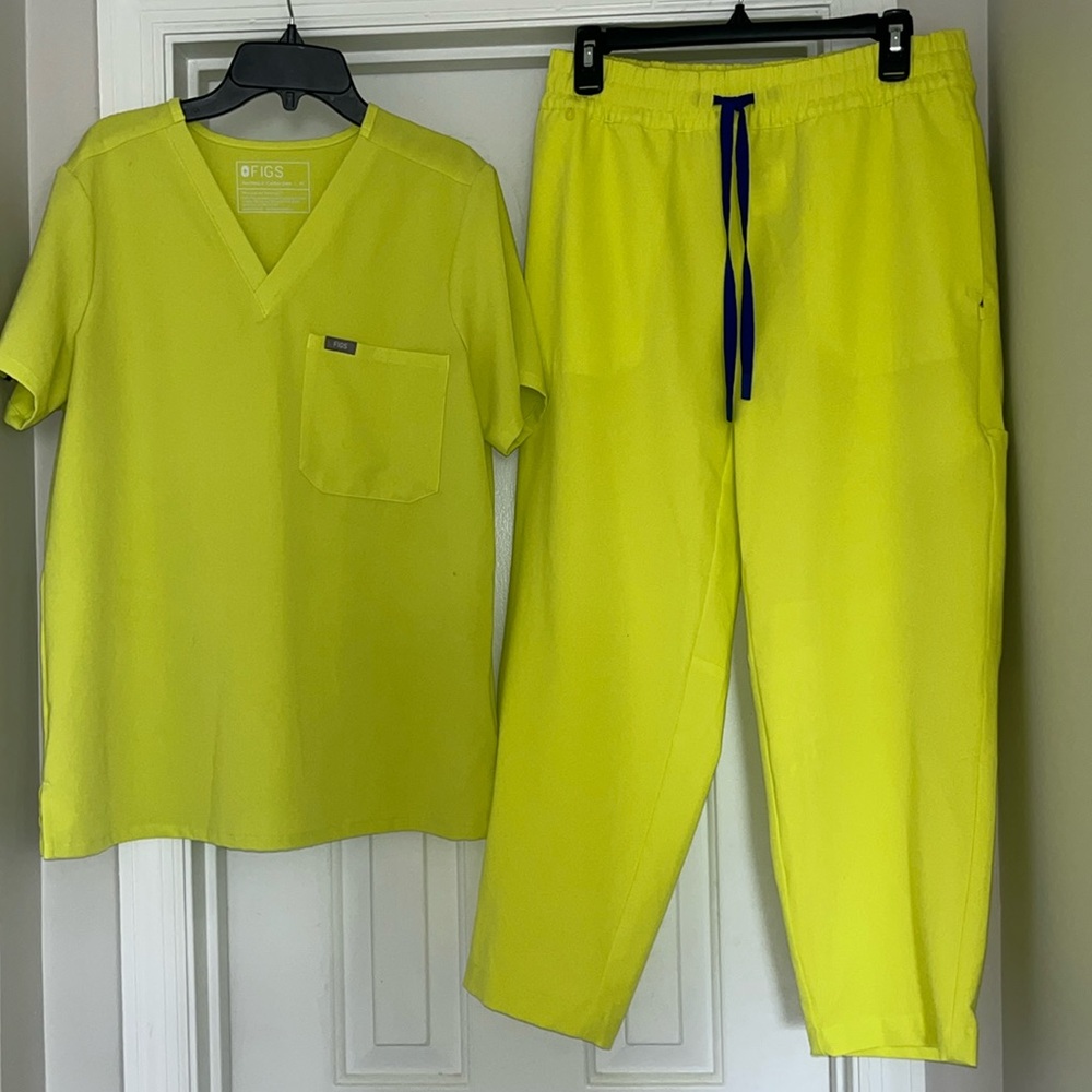 Figs Serving Lime Wide leg scrub set
